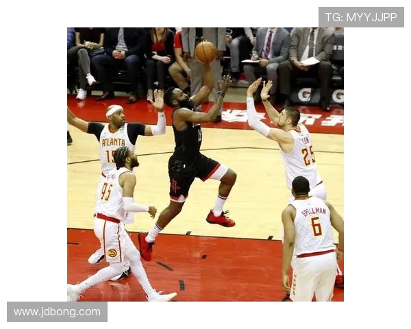 2017年NBA火箭队与老鹰队激战回顾精彩瞬间与赛季亮点分析