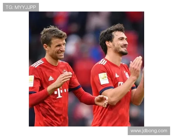 巴萨与曼联激战正酣谁能在这场巅峰对决中笑到最后