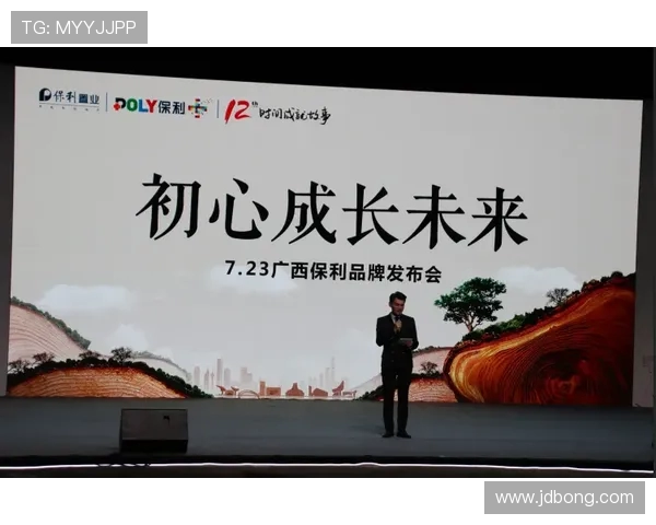 李泓澎的艺术之旅探索与成长:从初心到巅峰的心路历程 李泓澎的艺术之旅探索与成长:从初心到巅峰的心路历程