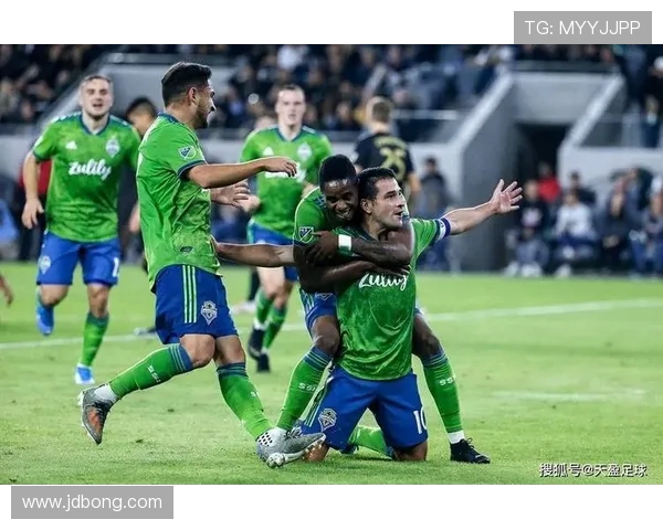 温哥华白帽主场迎战西雅图海湾人争夺关键三分之战 温哥华白帽主场迎战西雅图海湾人争夺关键三分之战