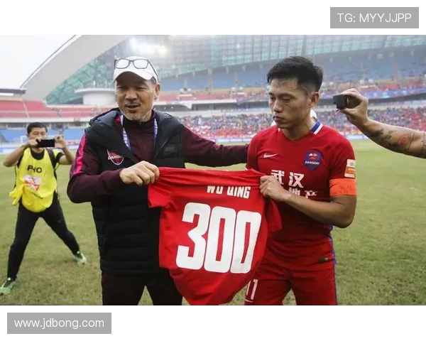 重庆篮球队状态飙升创历史新高引发球迷热议与期待