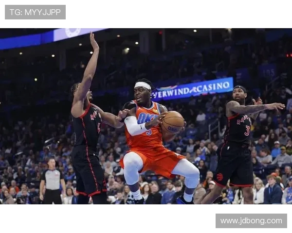 雷霆对阵猛龙威少精彩抢球瞬间引发全场欢呼