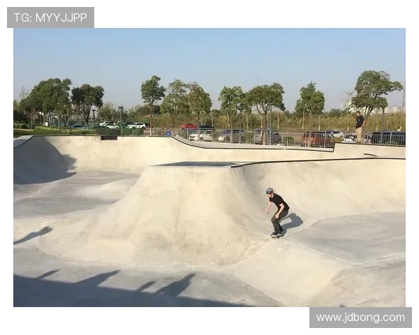 南京飞盘队在滑板精英赛中以83分稳居积分榜首位 南京飞盘队在滑板精英赛中以83分稳居积分榜首位