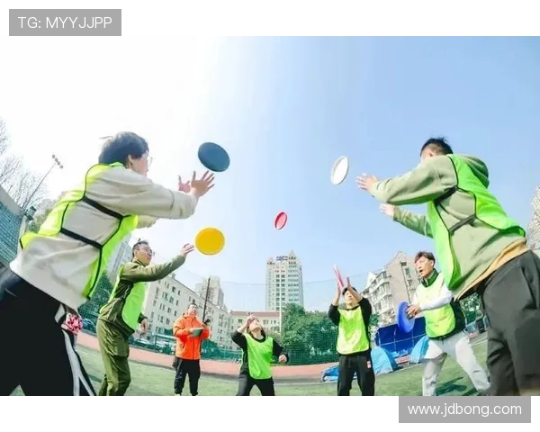 成都飞盘队与上海飞盘队赛后复盘分析意识碰撞与战术对抗 成都飞盘队与上海飞盘队赛后复盘分析意识碰撞与战术对抗