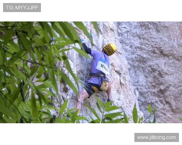 攀岩之巅:深入成都攀岩队的力量与激情探秘之旅 攀岩之巅:深入成都攀岩队的力量与激情探秘之旅