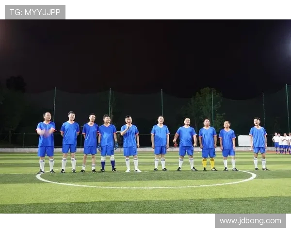 V5在冠军杯中的团队协作表现分析与战术解读 V5在冠军杯中的团队协作表现分析与战术解读