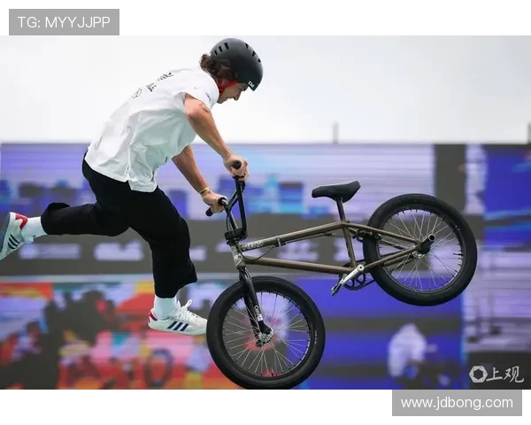 上海极限运动队创下耐力新纪录引发全城热议与关注 上海极限运动队创下耐力新纪录引发全城热议与关注