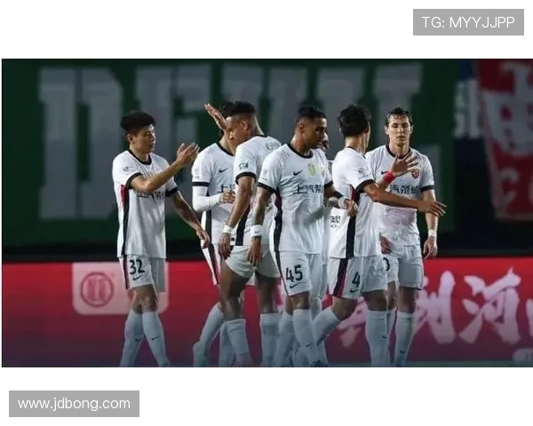 南京篮球队以99分稳居联赛积分榜首位展现强劲实力 南京篮球队以99分稳居联赛积分榜首位展现强劲实力